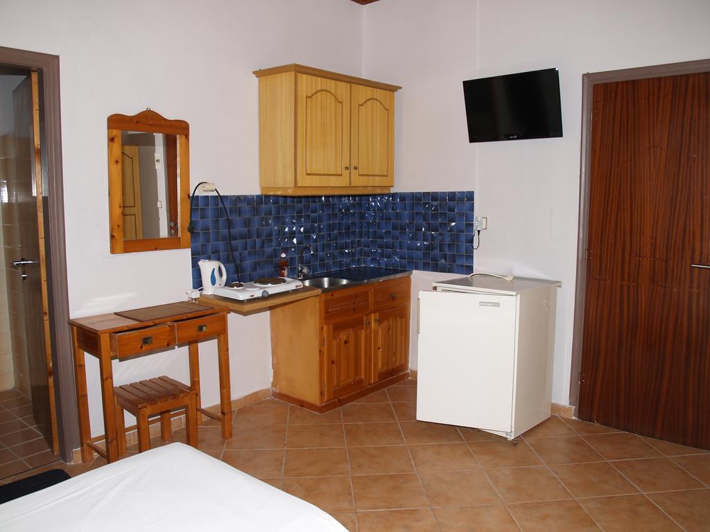 Armonia Studios Agios Georgios  Room photo
